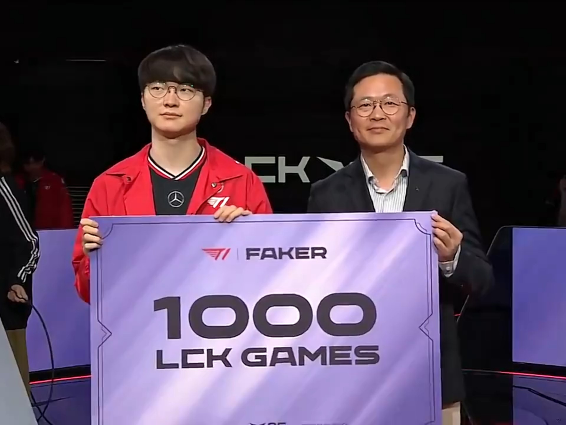  Faker爆冷击败瑞士队，突破纪录引爆全场！
